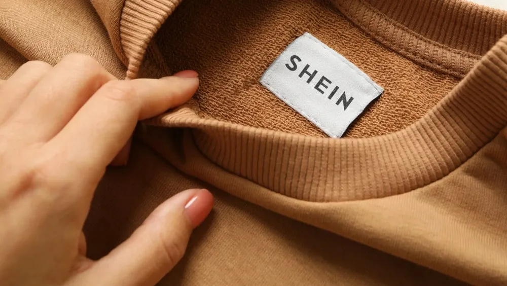 لوجو ملابس حريمى